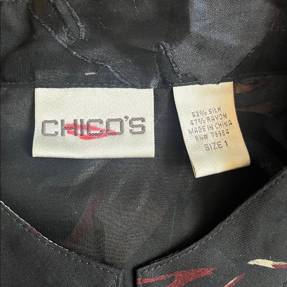 Chico's Floral Button-Down Burnout Velvet Sheer Blouse Size One (Medium) - Picture 11 of 12